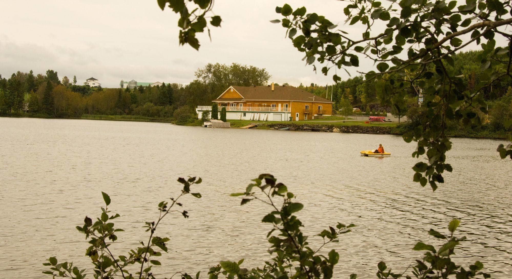 Auberge Du Lac Malcom Sayabec Exterior foto